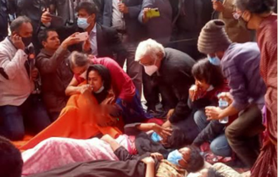 শাহজালালে শিক্ষার্থীদের অনশন ভাঙালেন ড. জাফর ইকবাল