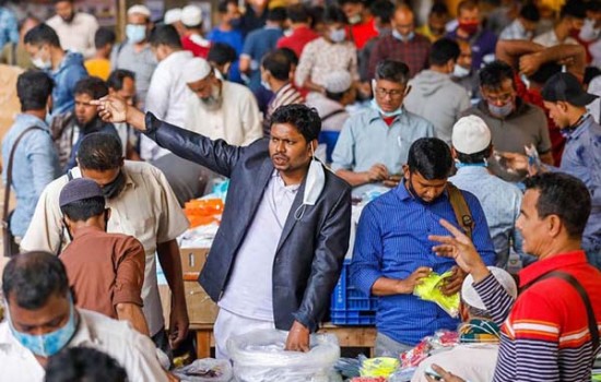 মাস্ক পরতে অনীহা রাজধানীবাসীর