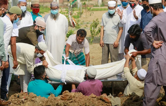 করোনায় ঝরল আরও ৪ প্রাণ, শনাক্ত ৩৭০