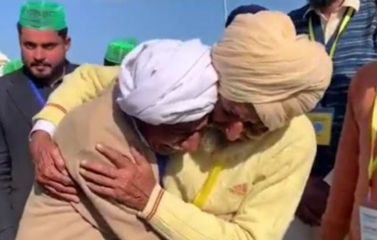 ৭৪ বছর পর দুই ভাইয়ের দেখা