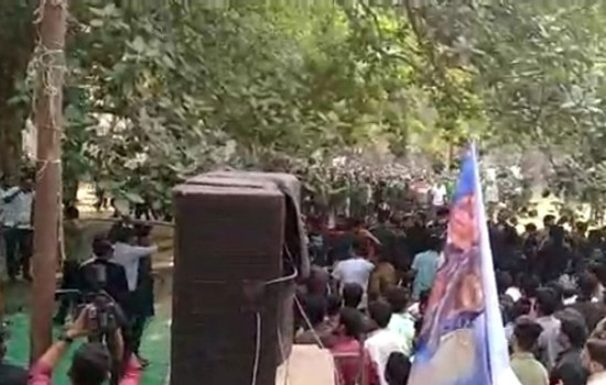 ছাত্রলীগের প্রতিষ্ঠাবার্ষিকীর অনুষ্ঠানে সংঘর্ষ, জয়-লেখক আহত