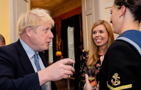 ইমেইল ফাঁস, চরম বিতর্কে বরিস জনস