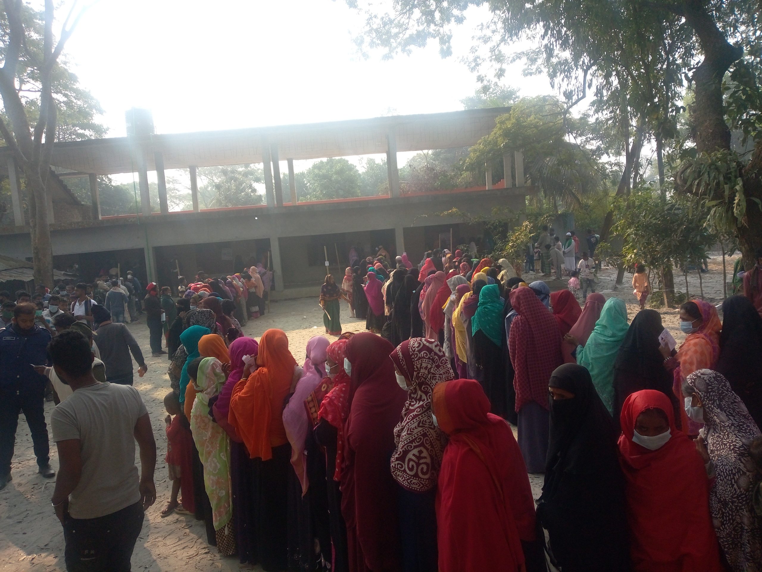 ২১৮ ইউনিয়নে ভোট চলছে