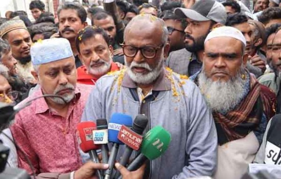 ভয়ে কাপে কাপুরুষ লড়ে যায় বীর : তৈমুর