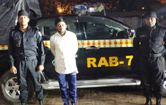 ছাত্রীর আপত্তিকর ছবি ছড়ানোর অভিযোগে শিক্ষক আটক