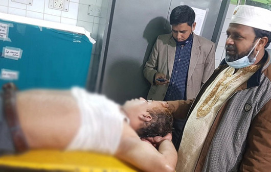 বাসে ‘ফ্রি’ হালুয়া খেয়ে খোয়ালেন লাখ টাকা