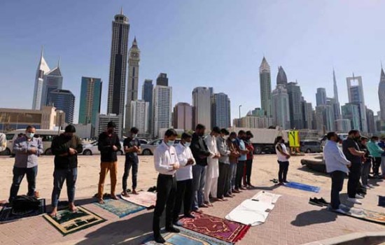 প্রথমবারের মতো জুমার দিনে কর্মস্থলে আমিরাতের বাসিন্দারা