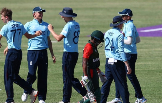 ৯৭ রানে গুটিয়ে গেল বাংলাদেশ