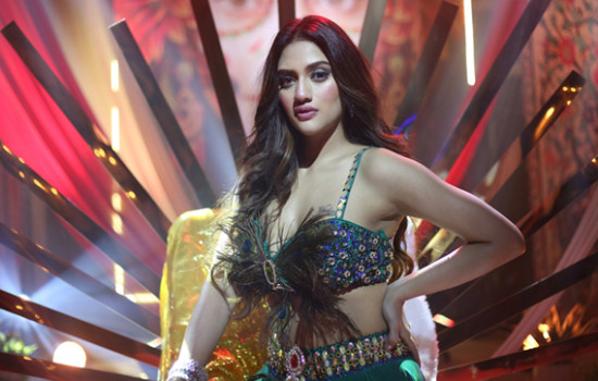 ঢাকার গায়িকার গানে কলকাতার নুসরাতের ময়ূরী নাচ