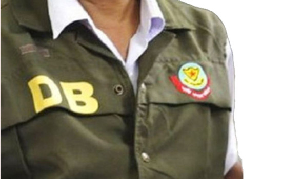 প্রতারণা এড়াতে ডিবির পোশাকে কিউআর কোড-বিশেষ রং