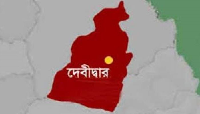 দেবীদ্বারে নৌকার অফিসে পুলিশের উপস্থিতিতে স্বতন্ত্র প্রার্থীর হামলা!