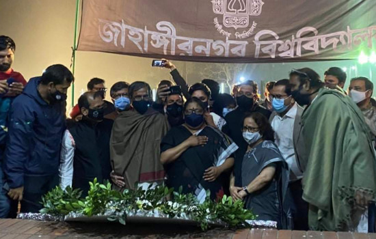জাবিতে ভাষা শহীদদের প্রতি শ্রদ্ধাঞ্জলি