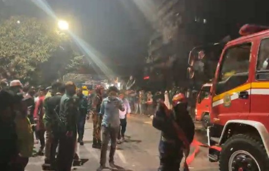 নীলক্ষেতে বইয়ের মার্কেটের আগুন নিয়ন্ত্রণে