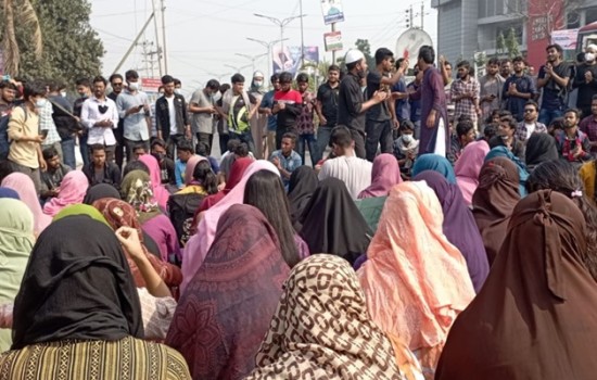 বিশ্ববিদ্যালয় শিক্ষার্থীকে দলবদ্ধ ধর্ষণ: সড়ক অবরোধ, আটক ৩