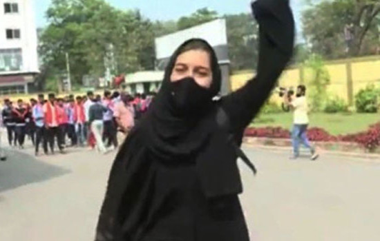 আমি হিজাব পরার অধিকার রক্ষার লড়াই চালিয়ে যাব : মুশকান খান