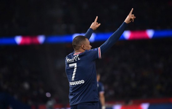 মেসি-এমবাপ্পের ‘বন্ধুত্বে’ পিএসজির জয়