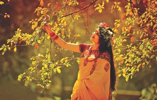 ভালবাসার হাত ধরে প্রকৃতিতে এলো বসন্ত