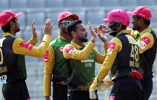 প্লে-অফের আশা বাঁচিয়ে রাখলো ঢাকা