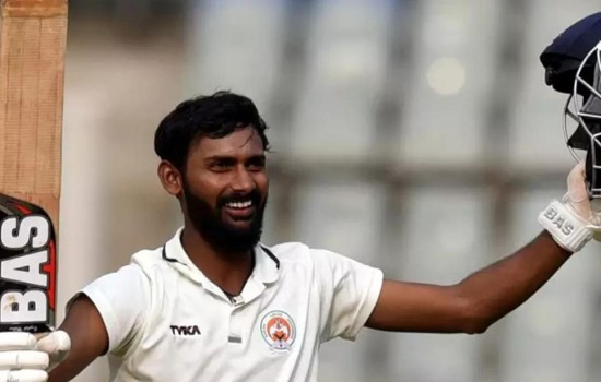 সদ্যোজাত কন্যাকে হারিয়েও ফিরলেন মাঠে, করলেন শতরান!