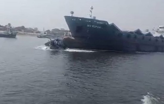 শীতলক্ষ্যায় লঞ্চডুবি: বস্তা ধরে ভেসে ছিলেন মোকছেদা