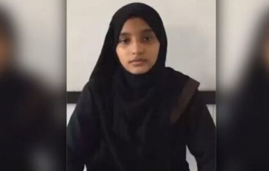 ‘আমি হিজাব ছাড়া কলেজে যাব না,