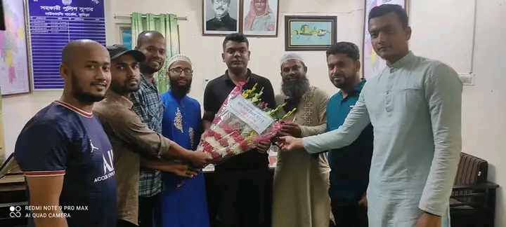 নবনিযুক্ত দাউদকান্দি-চান্দিনা সার্কেল এএসপি  ফয়েজ ইকবাল কে ফুল দিয়ে বরন করে নেয় টিম বিএফসি বাংলাদেশ(ব্লাড ফর কুমিল্লা)