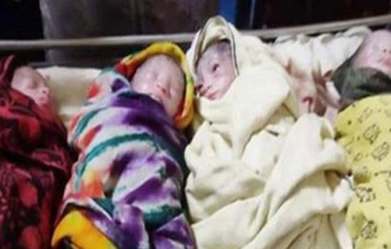 বিয়ের ৮ বছর পর একসঙ্গে ৪ সন্তানের জন্ম