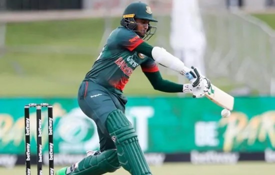 দ্রুত উইকেট হারিয়ে চাপে বাংলাদেশ