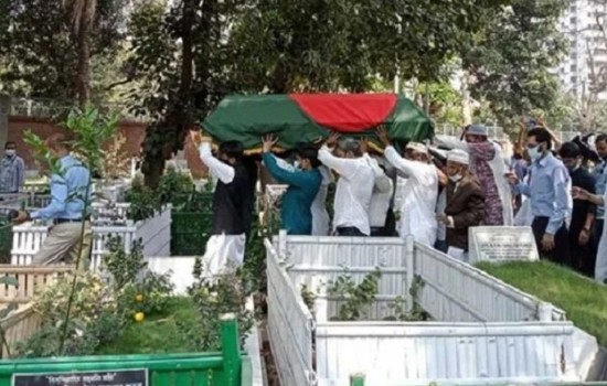 সাবেক রাষ্ট্রপতি শাহাবুদ্দিন আহমেদের দাফন সম্পন্ন