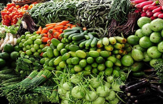 সবজির বাজারেও ক্রেতার স্বস্তি নেই