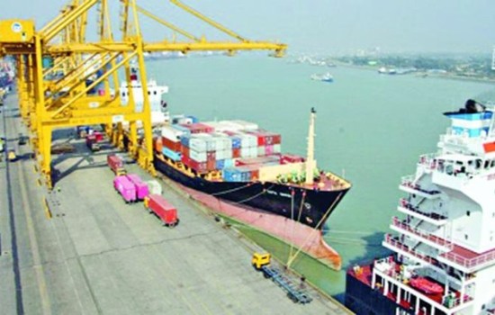 ২৯ হাজার টন সয়াবিন তেল নিয়ে চট্টগ্রাম বন্দরে দুই জাহাজ