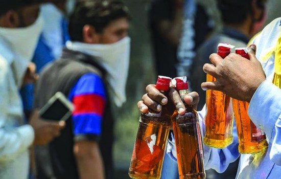 পশ্চিমবঙ্গে ৪ দিনে ২০০ কোটি টাকার মদ বিক্রির রেকর্ড!