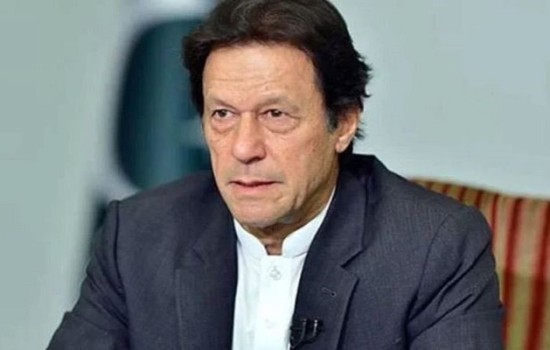 পতনের মুখে ইমরান খানের সরকার!