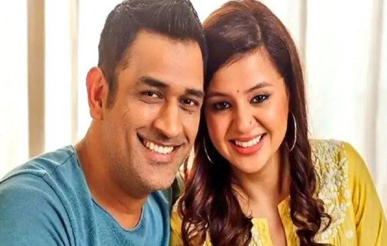 বিবাহিত জীবনের বিড়ম্বনা নিয়ে মুখ খুললেন ধোনির স্ত্রী