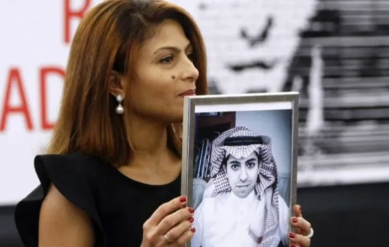 ১০ বছর পর কারামুক্ত হলেন সৌদি ব্লগার রাইফ বাদাবি