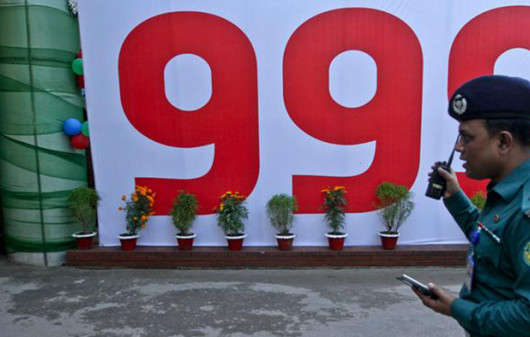 বাড়িতে প্রেমিকা, ৯৯৯-এ কল করে পুলিশে দিলেন প্রেমিক