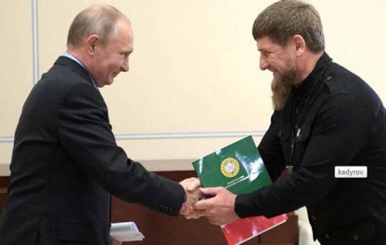 চেচেন নেতা রমজানকে লে. জেনারেলে পদোন্নতি দিলেন পুতিন
