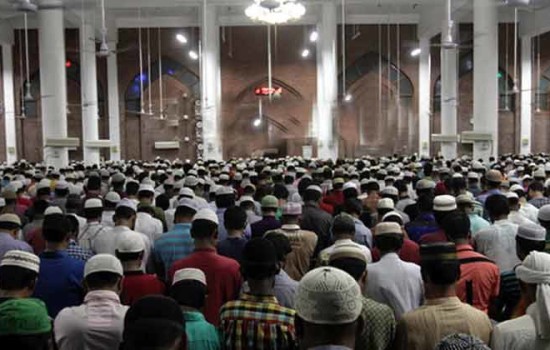 এবাদত ব‌ন্দে‌গি‌তে পালিত হ‌চ্ছে প‌বিত্র শ‌বে বরা‌ত