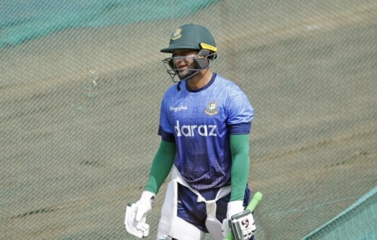 রাতেই দেশের বিমান ধরছেন সাকিব