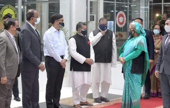 দেশে ফিরলেন প্রধানমন্ত্রী