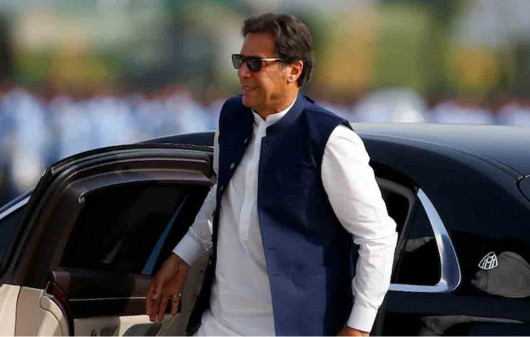 প্রধানমন্ত্রী কার্যালয় ত্যাগ করেছেন ইমরান খান