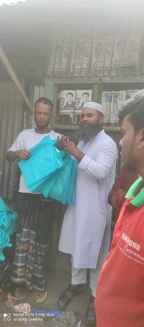 ঈদের পোশাক পেলো শতাধীক অটোচাল