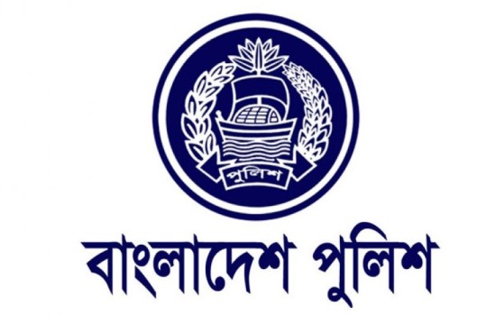 সড়কে চাঁদাবাজি রোধে কঠোর অবস্থানে পুলিশ