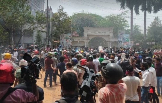 সমস্যা মেটানোর চেষ্টা ঢাকা কলেজ কর্তৃপক্ষের