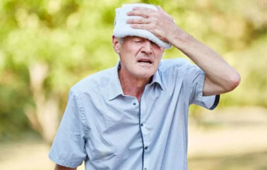 প্রচণ্ড গরমে অসুস্থ হয়ে পড়লে কী করবেন?