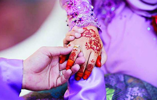 প্রবাসী স্বামীর টাকায় বাড়ি করে তালাক দিলেন স্ত্রী, করলেন নতুন বিয়ে