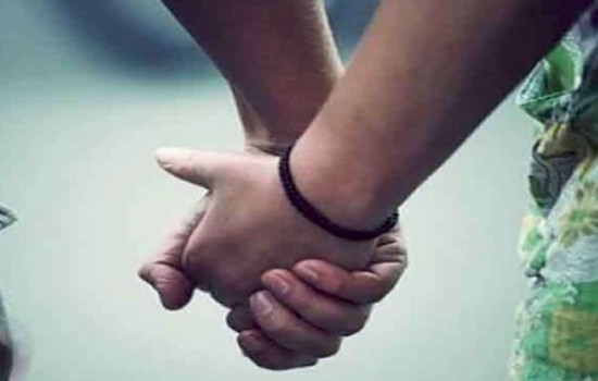 ২০ বছরের প্রেমিকের সাথে পালিয়ে গেলেন সাত সন্তানের জননী!