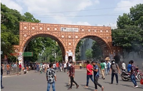 অবরোধে সমর্থন, নীলক্ষেতে ঢাবি শিক্ষার্থীদের মহড়া