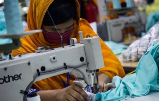 ঈদ উপলক্ষে পোশাকশ্রমিকদের এপ্রিলের ১৫ দিনের বেতন প্রদানের নির্দেশনা