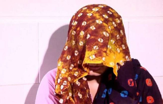 প্রবাসীর স্ত্রীকে নিয়ে পালালেন ইউপি সদস্য